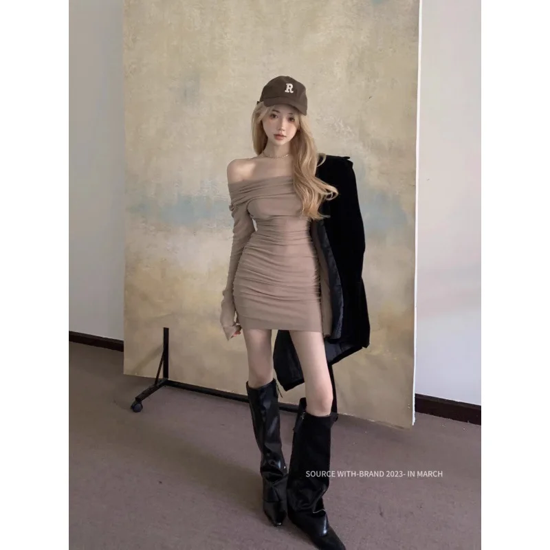 

One Shoulder Long Sleeved Dress For Women In Autumn Winter Sexy Spicy Girl Pleated Tight Fitting Buttocks Wrapped Short Skirt