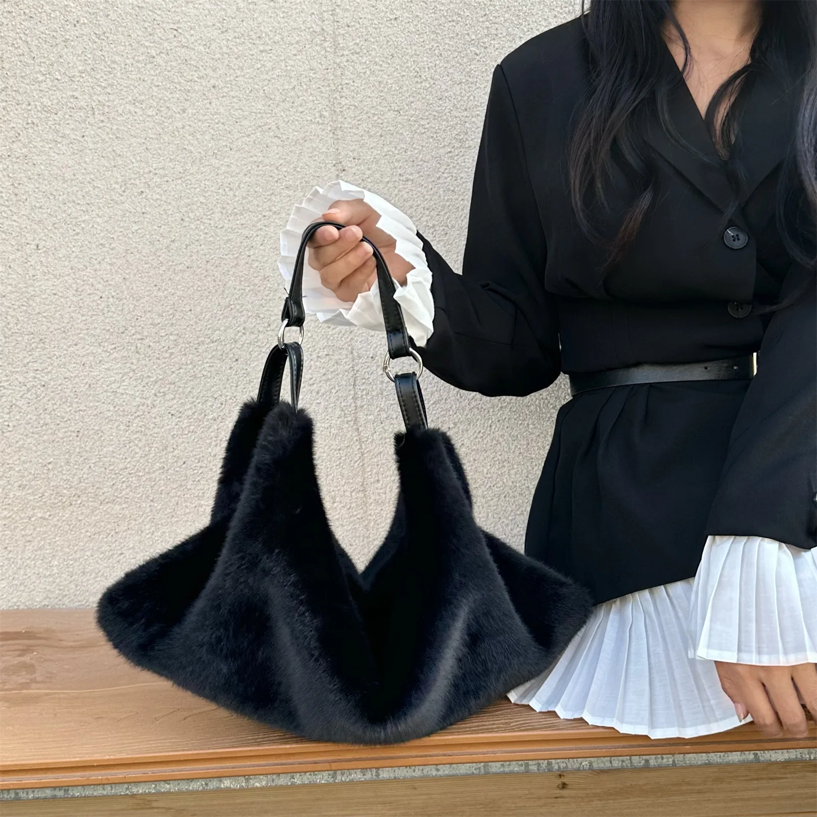 Women's Plush Crossbody Bag Single Shoulder Handbag Large Capacity Casual Autumn Winter Fur Bag Fashionable All-Match Bag