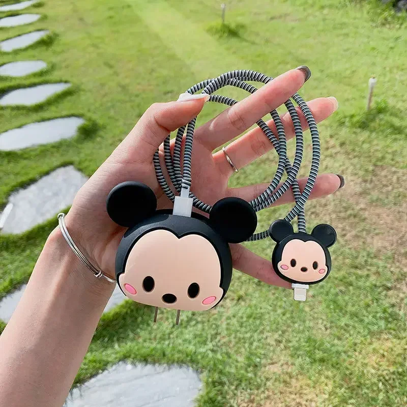 รูปสินค้า เคสกันสายชาร์จลายการ์ตูน 3 มิติ สำหรับ iPhone 15/14 พร้อมที่เก็บสาย