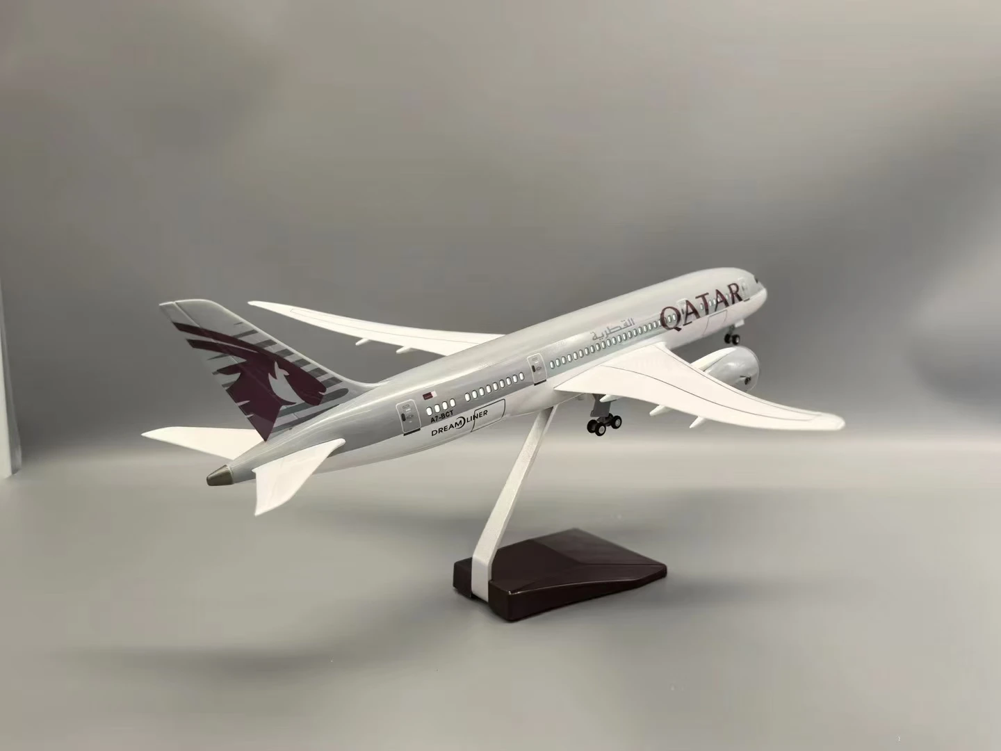 Simulation Toy Display 47cm B787 Qatar Airline Model Plane Plastic