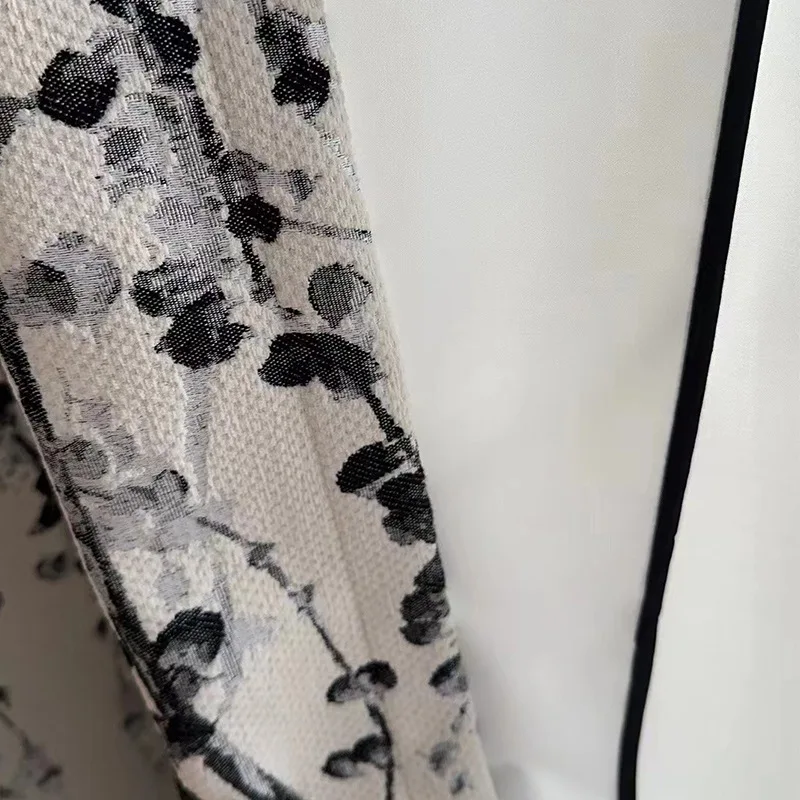 Рисунок 2 - Новинка, жаккардовые шторы с черно-белыми