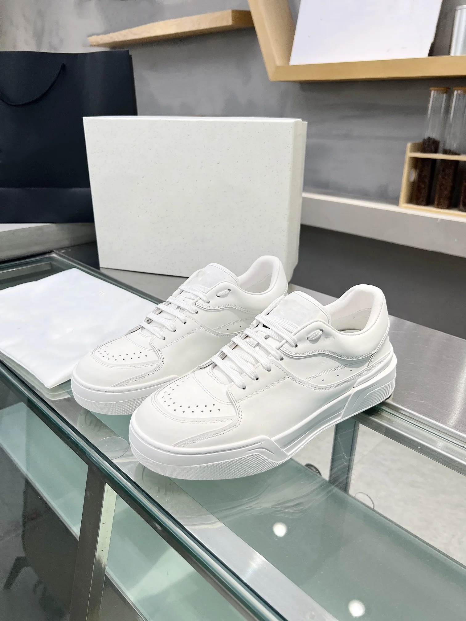 Men's and women's fashionable thick soled casual shoes, lightweight and wear-resistant lace up sports board shoes