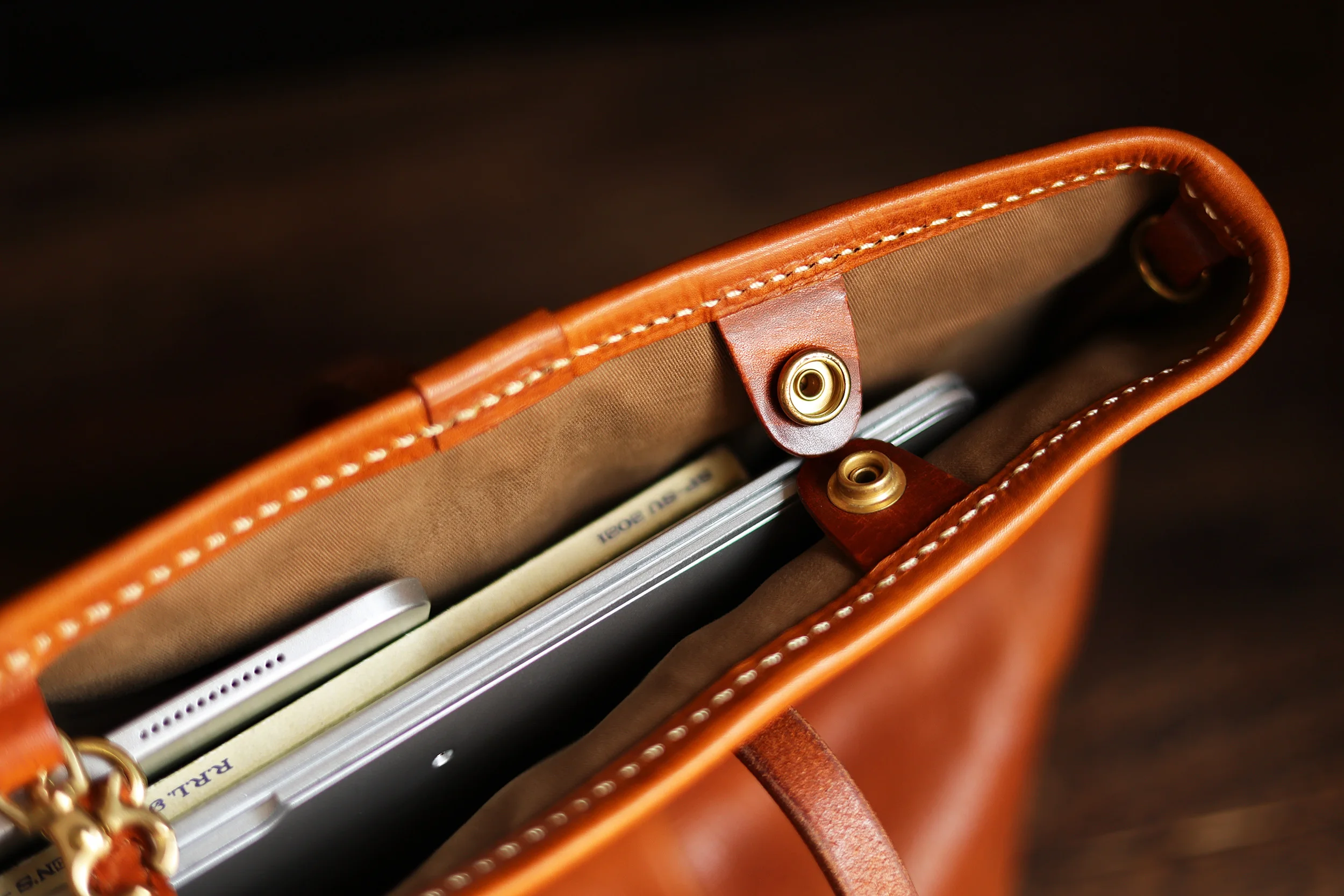 Hochwertige, pflanzlich gegerbte Rindsleder-Damentasche, große Einkaufstasche, Wochenendtasche, Schultertasche, Vintage-Echtleder-Handtasche – Detail 7
