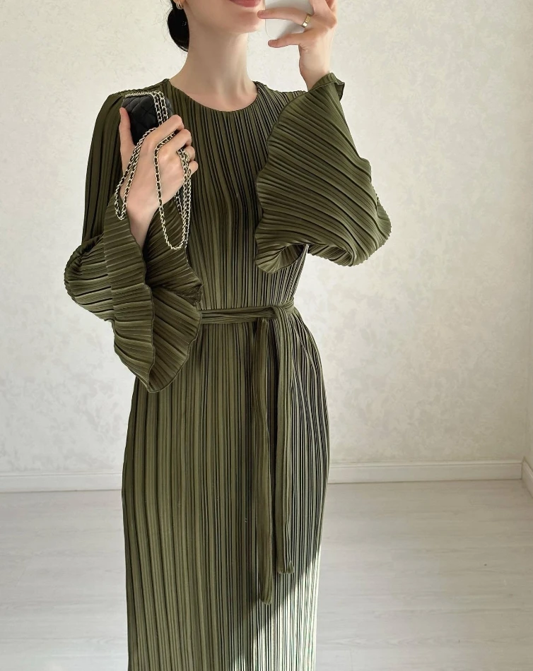 

Women's Elegant Long Skirt with Pleated Flared Sleeve Medium Length Dress In Early Spring 2024 Solid Color Simple One Step Skirt