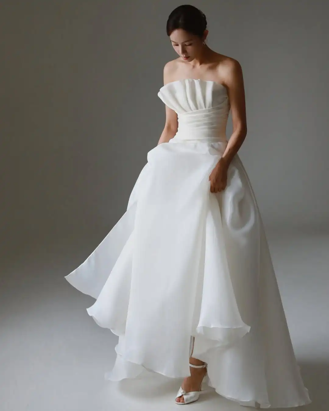 MD Simple A-line Scalloped Wedding Dress Sleeveless Korea Photoshoot Pleat Floor-Length Bridal Gown Corset Customized 웨딩드레스 2025 2