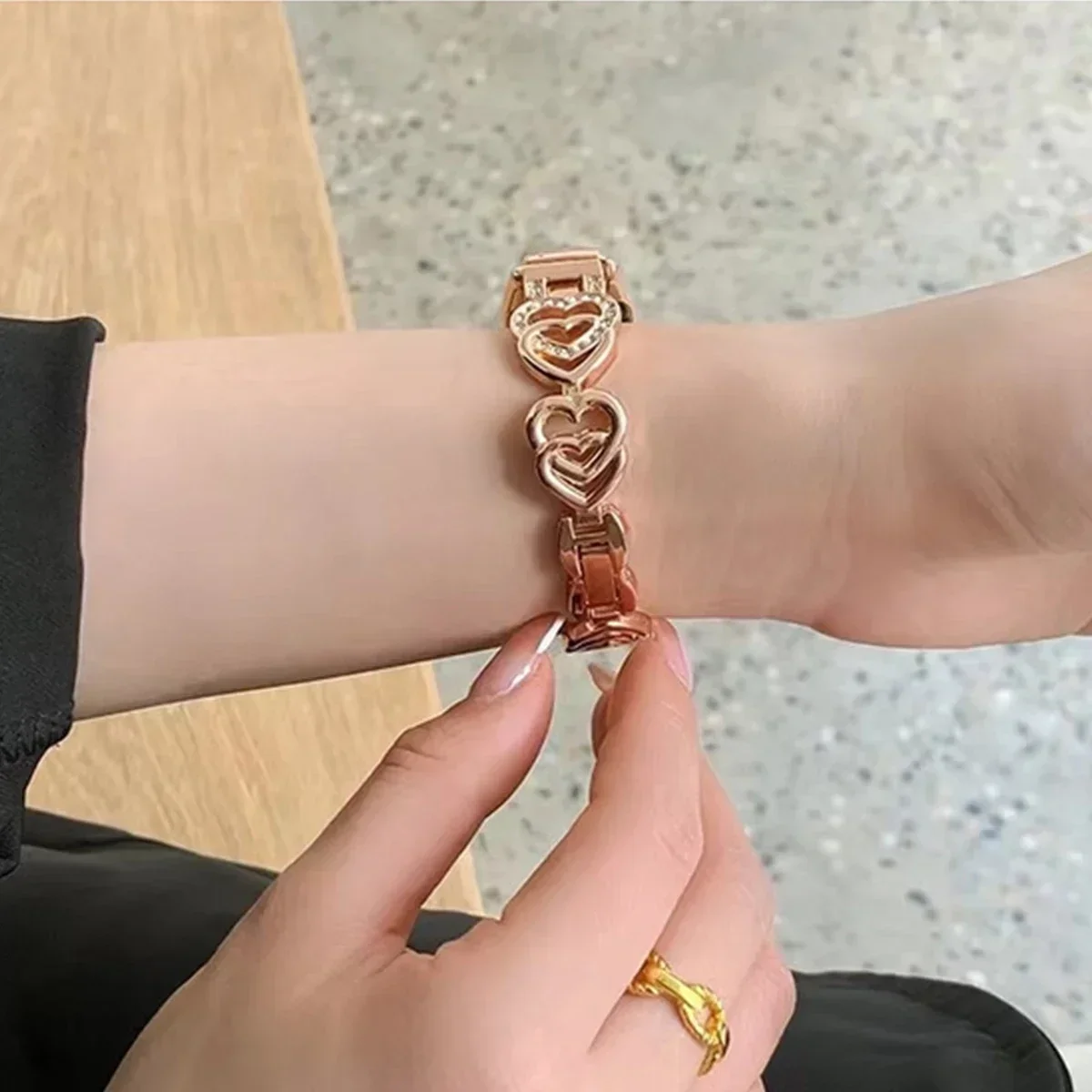 Fashion Love Heart Metal Bracelet Smartwatch Strap