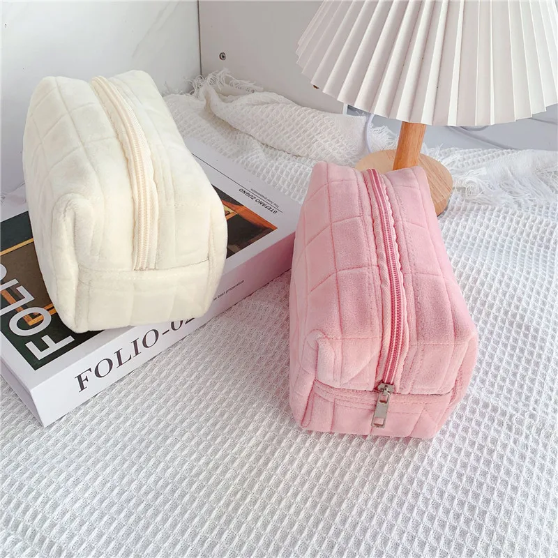 Fashion Cute Fur Makeup Bag for Women Zipper Large Solid Color