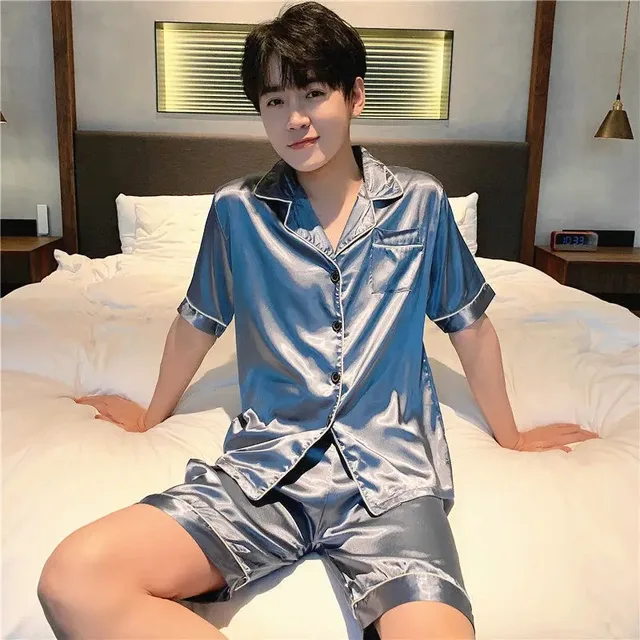 Couleur unie vêtements de nuit soie Satin Pyjamas Couple ensemble à manches courtes Pyjamas costume Pijama femmes hommes vêtements de détente grande taille Pj ensemble