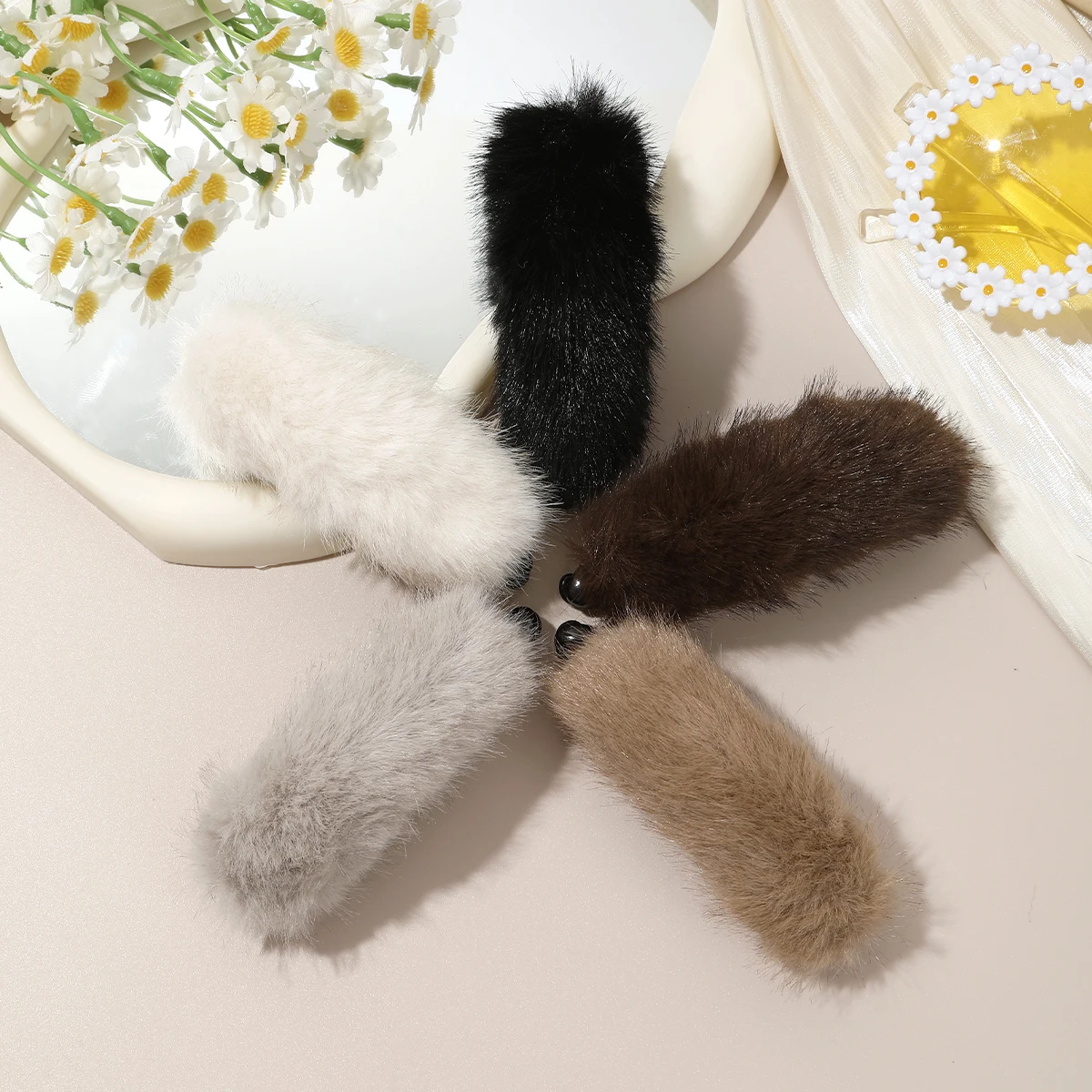 1pc Plush Banana Clip Barrette Fashion New Hair Clips Women Girls Hair Styling Ponytail Holder Hairpin Hairgrip Headdress