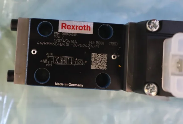 

Rexroth 0811404039 4WRPH6C4B40L-20/G24Z4/M Hydraulic servo valve 4WRPH 6 C4 B40L-20/G24Z4/M