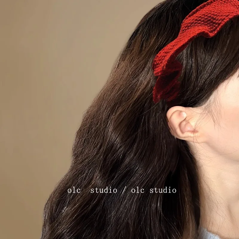 Retro Red Women's Knitted Headband with High-end Feel, Pleated Wide Edge Pressed Hair Accessories, Creative and Beautiful Design