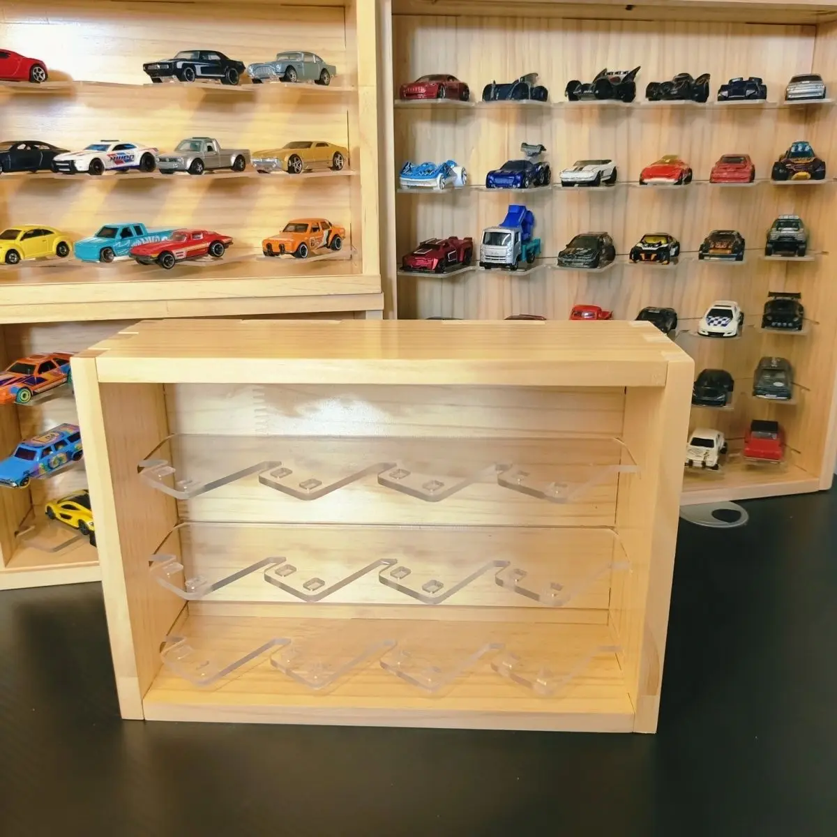 木製の車のディスプレイボックス,1:64,車のホイール付きの収納