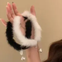 Women Sexy Snowflake Pearl Fluffy Necklace Choker Plush Velvet Clavicle Chain Collarbone Chokers Party Club Fashion Jewelry 1