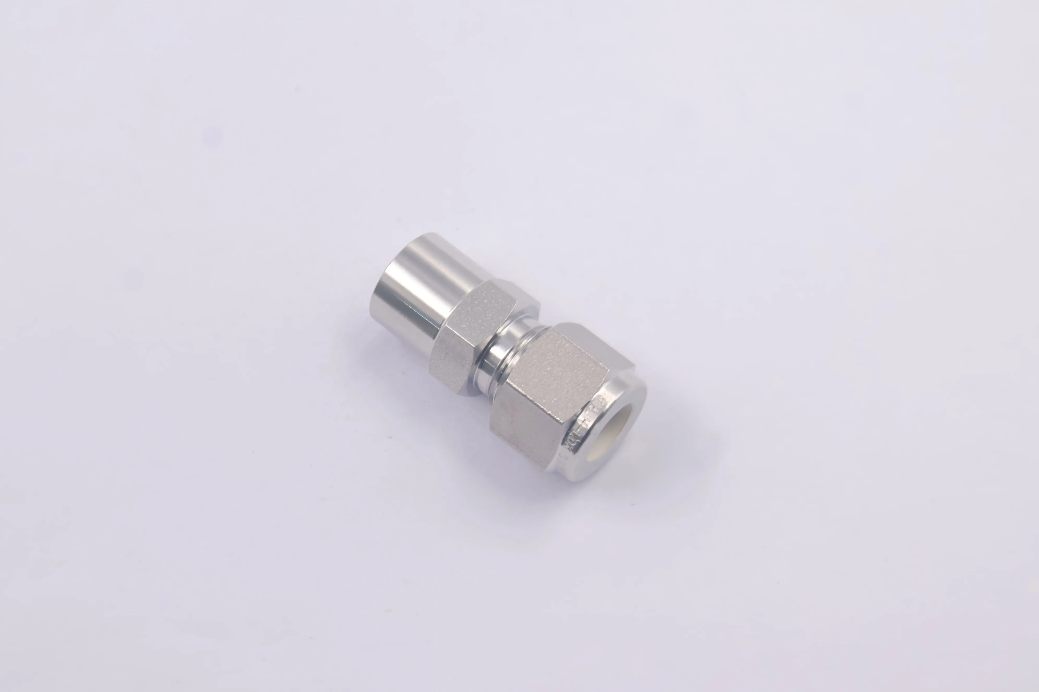 SS-600-6-6W, Tube Fitting, Tube Socket Weld Union, 3/8 in. OD, Can Combination with Swagelok