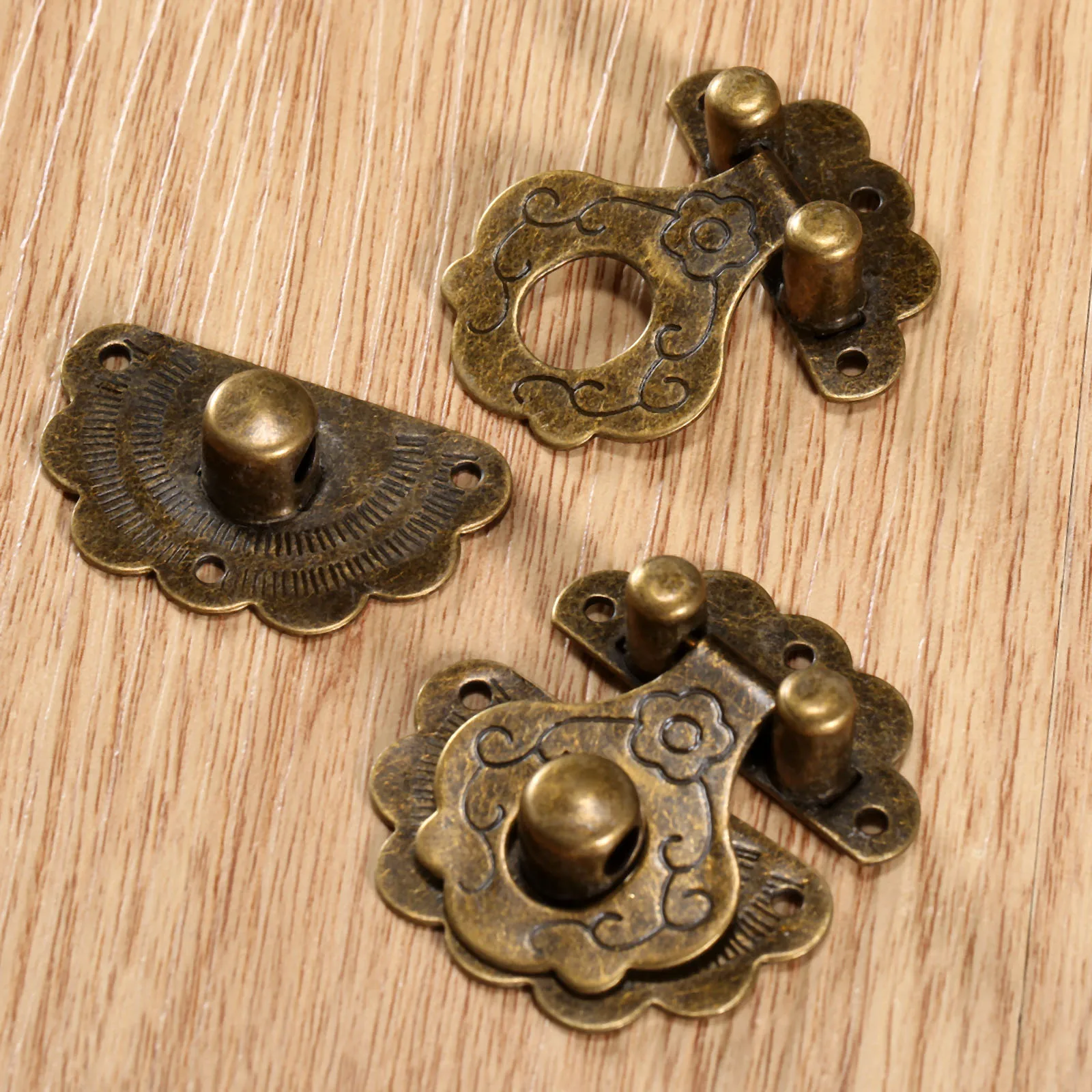 2Pcs Vintage Brass Decorative Latch Hasp with Screws Antique Buckle for Jewelry Box Drawer Suitcase Cabinet Wooden Case 40x36mm