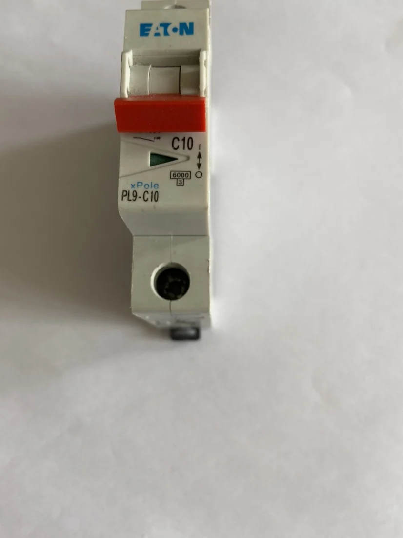 

5 шт. новый оригинальный Eaton Microford PL9-C10 1P10A