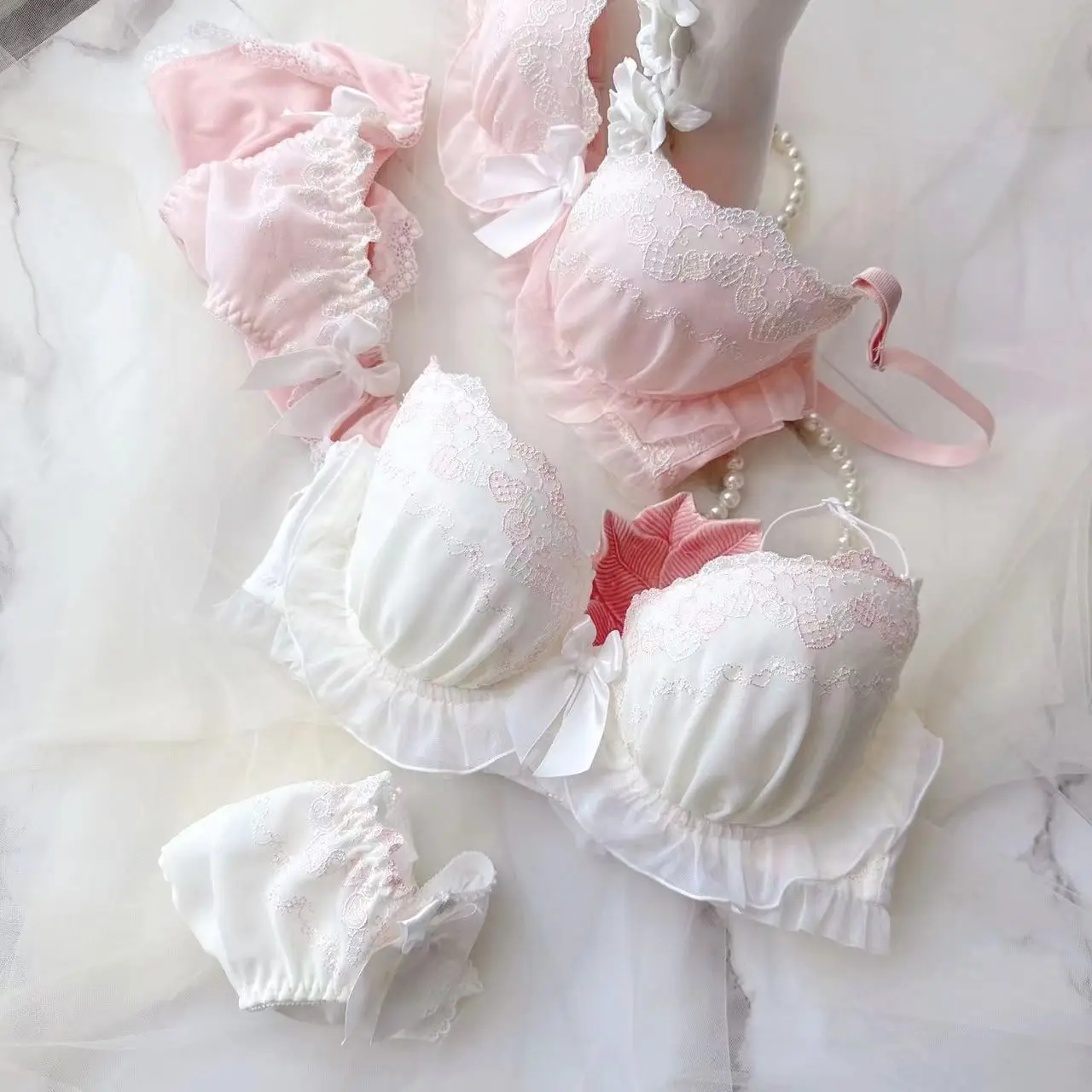 

Sexy lolita embroidery bras and panty set two-color thin cup college style student girl cute push up bra underwear bra set