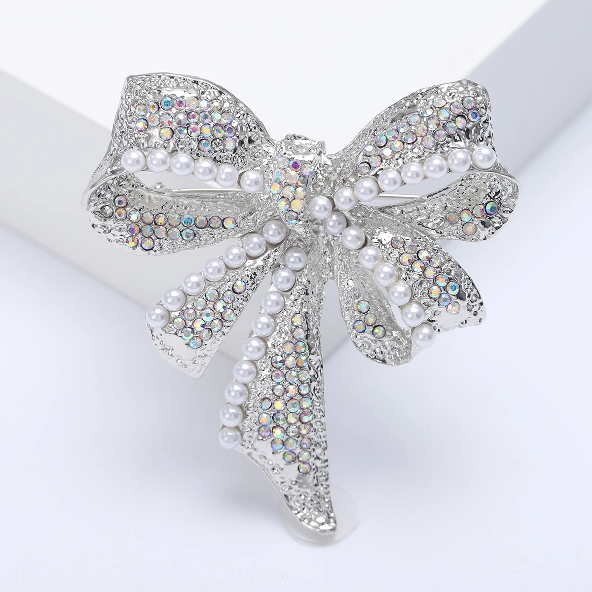 

Pearl Bow Brooches for Women Unisex Trendy Rhinestone Rope Pins Office Party Friend Gifts Accessories