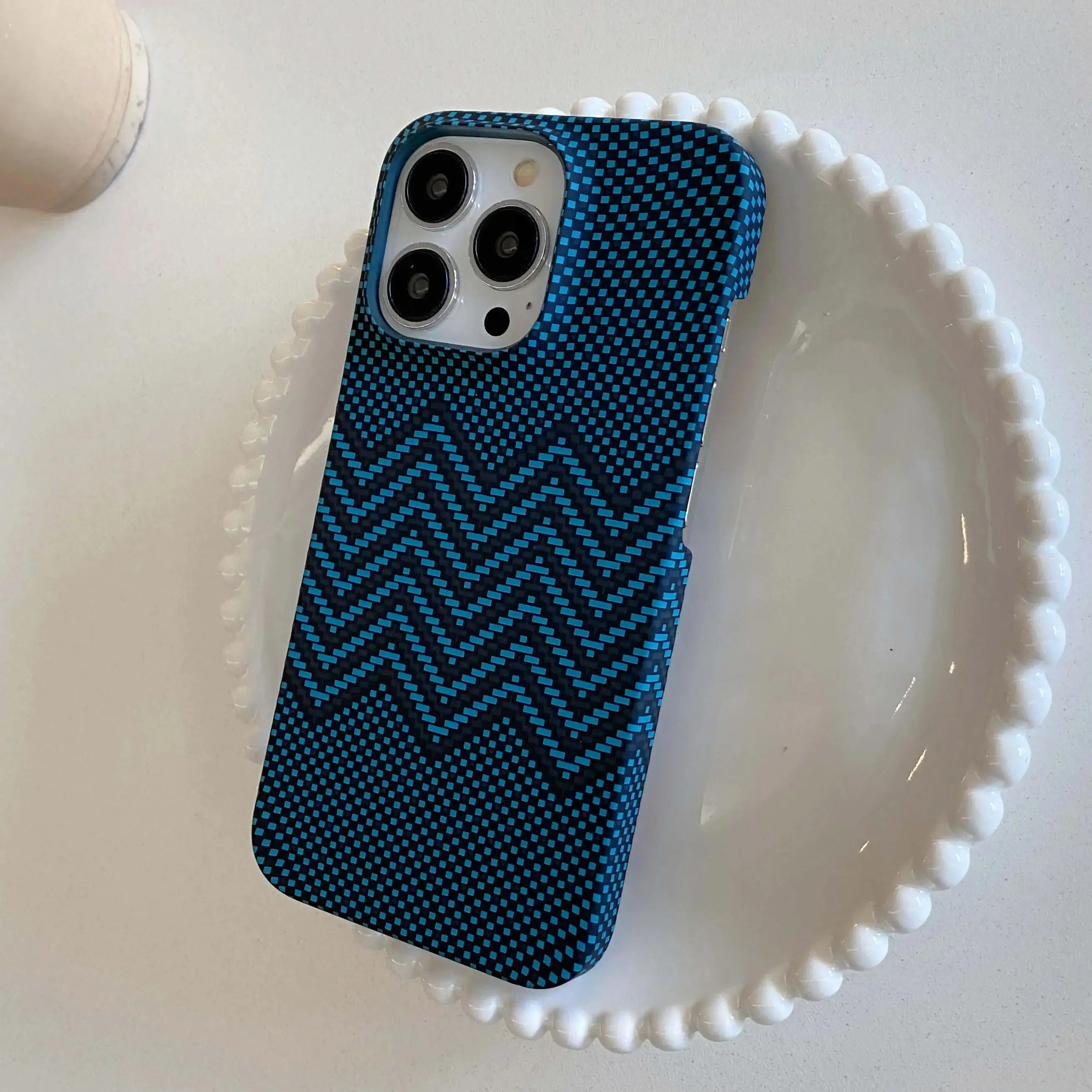 Sleek Carbon Fiber Kevlar-Style Rugged Matte Phone Case – Slim, Durable, Half-Wrapped Hard Cover