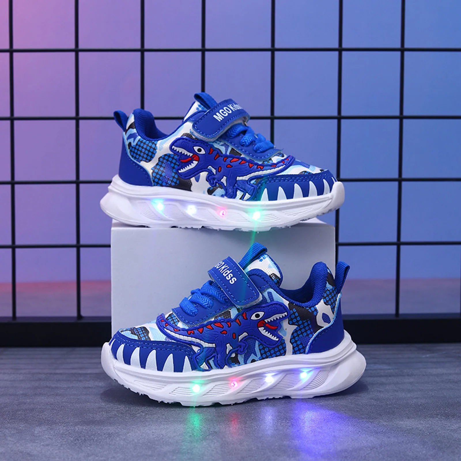 Girl Shoes Fashion Led Light Up Children'S Shoes Unisex Cool Sneakers Soft And Lightweight Flat Shoes For Children Dressed Decor 3