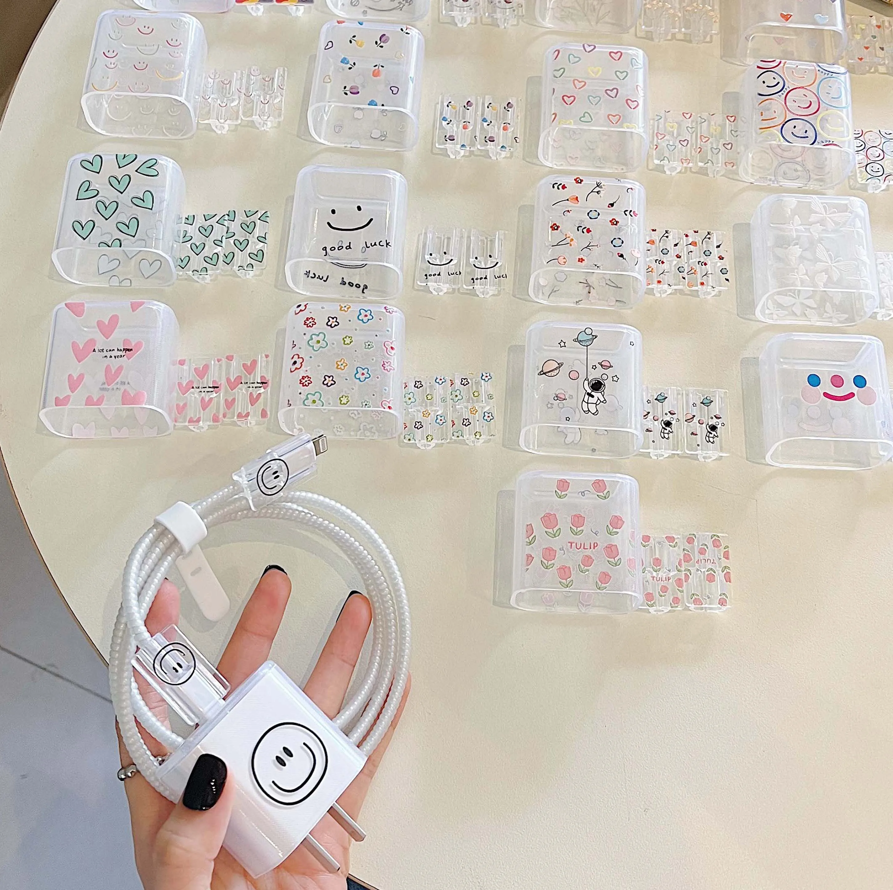 Ins New Usb Cable Bite Cord Holder Case Ricarica Rapida Head Protector Rope Data Line Cute Cartoon Per Apple Iphone 18/20W Cover