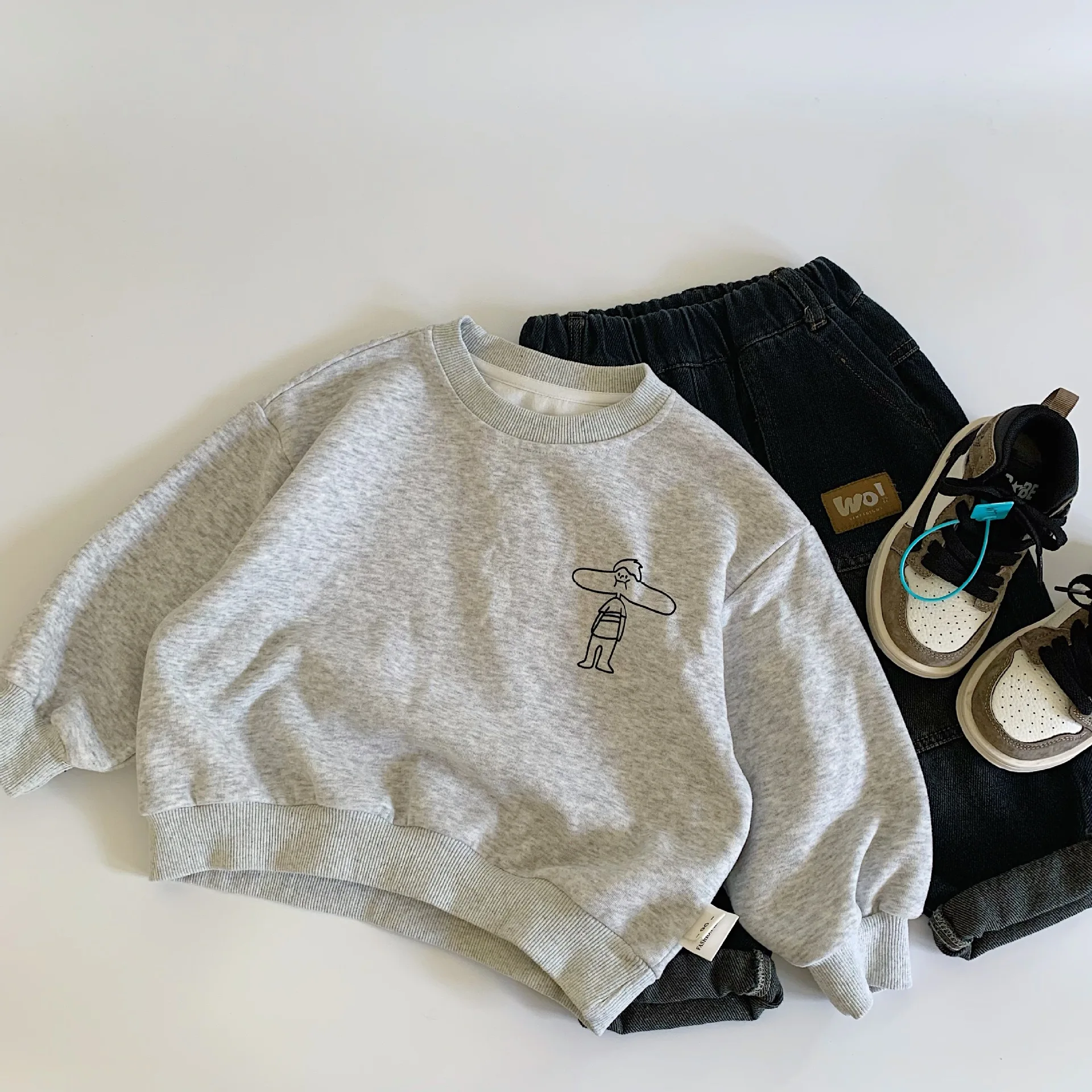 thumbnail image 1 of Ropa para niños, sudadera con capucha para niños, otoño 2024, nueva camiseta holgada con estampado de dibujos animados que combina con todo, informal, a la moda, con letras para niños y niñas, 1 of 5
