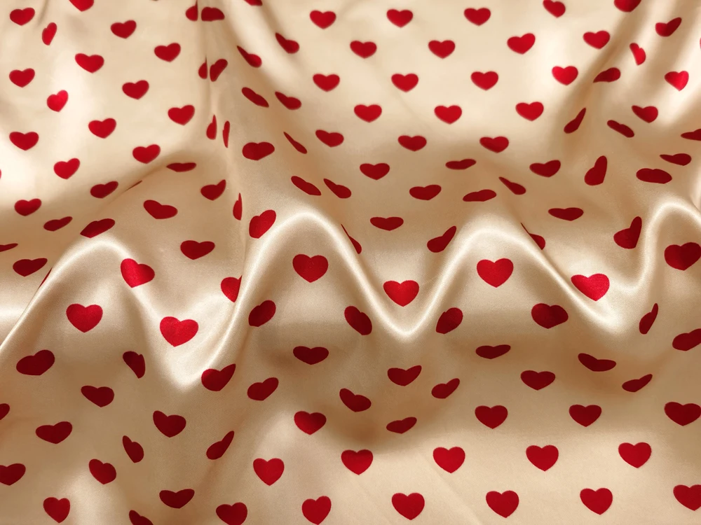 1 Meter x 1,48 Meter Satinstoff mit Liebesherzen-Print, weiches, seidiges Charmeuse-Material für Schal-Futter – Detail 31