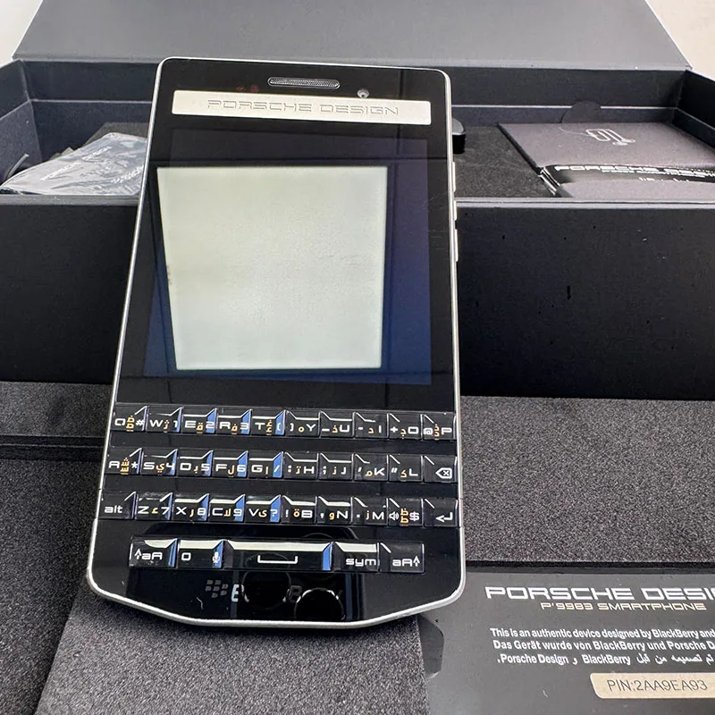 ウ*ル様 BlackBerry Porsche Design 9983 BlackBerry Porsche Design P'9983 - 64 GB - Silver - Unlocked