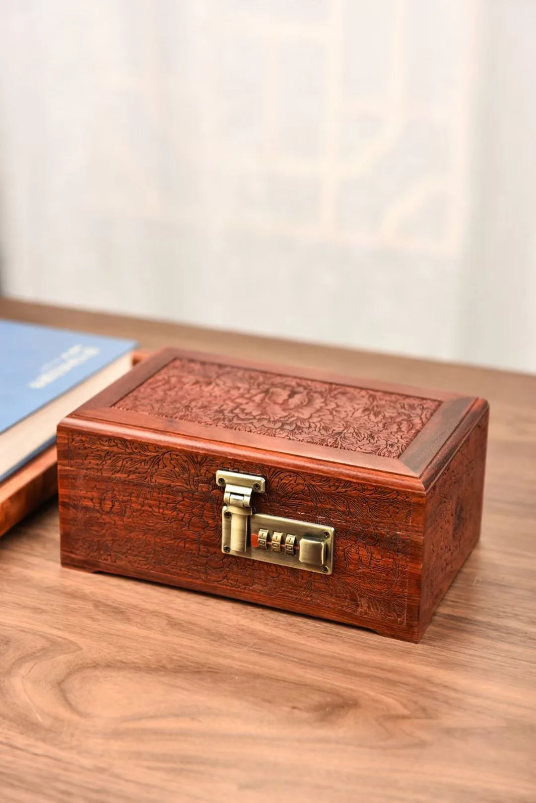 エンジェルクリスマスレッドレザータイプ空箱 Luxury Carved Password Jewelry Box Storage Organizer Case