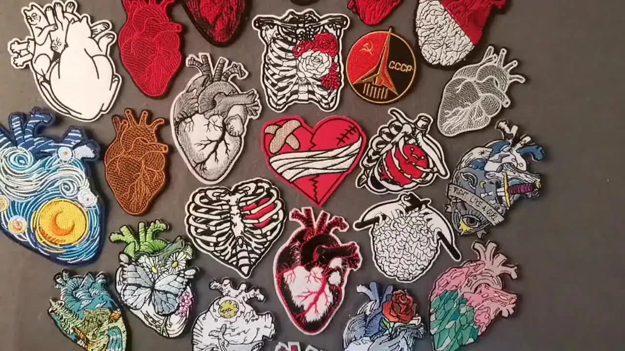 Adesivo a forma di cuore con gemma Toppe ricamate Distintivi per abbigliamento Toppa per organi umani a cuore rosso hippie Toppe termoadesive sulle strisce sui vesti  15