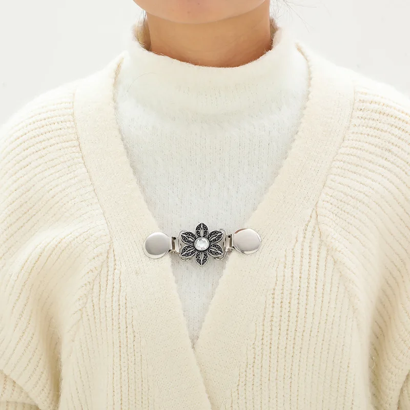 Garment Clips 1pcs Vintage Sweater Shawl Clips Dresses Cardigan Collar Brooch Clip Vintage Shirts Clips for Women Girls Clothing Accessories
