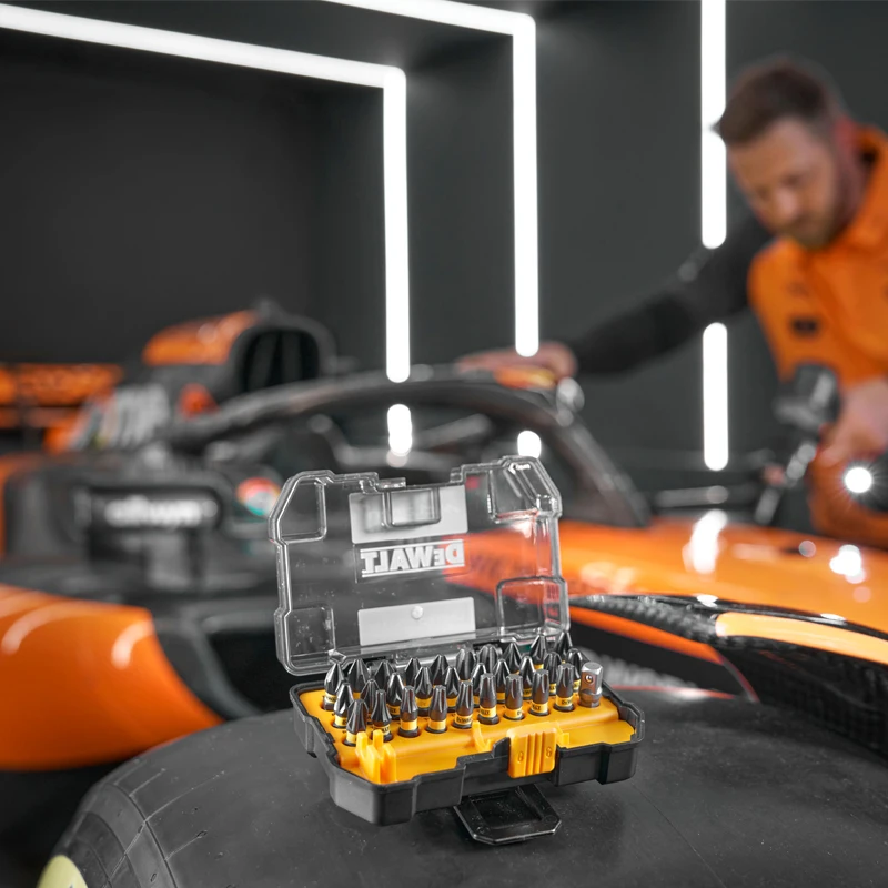 DEWALT McLaren F1 팀 DT70901T-QZ 32피스 스크루드라이버 비트 세트, FLEXTORQ 기술이 적용된 한정판