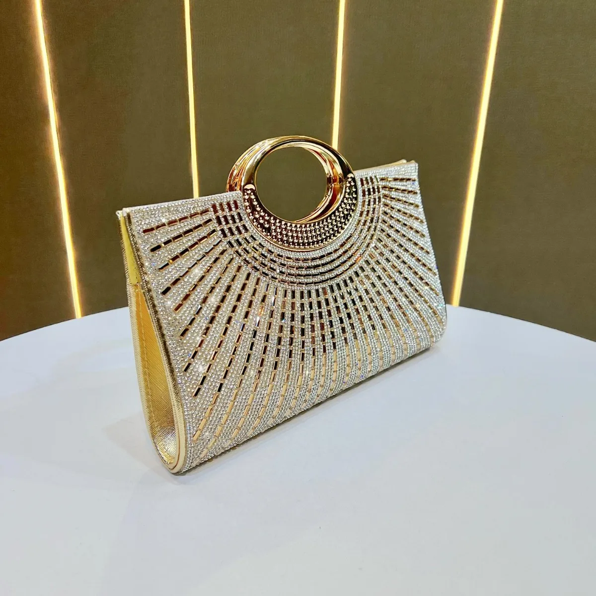 Retro Diamond Evening Clutch Bag With Chain Strap For Women_voghion.com