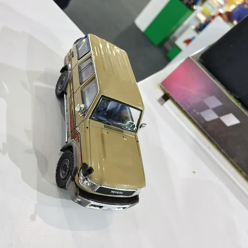 MASSDI 1/64 Scale 1994 Land Cruiser LC76 Alloy Car Model Adult