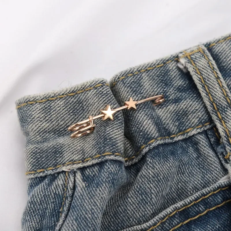 Simple Waist Buckle Fixed Strap Charm Safety Pin Brooch Anti Fall Sweater Cardigan Clip Chain Pearls Brooches Jewelry Anime Pins