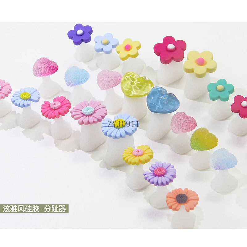 *Nail art toe splitter tool small daisy soft silicone toe splitter nail salon