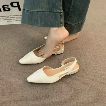 24 Sandali Baotou con tacco basso da donna Colore nudo francese a punta Piccolo stile profumato da donna Tacchi spessi Scarpe singole stile aria posteriore 1