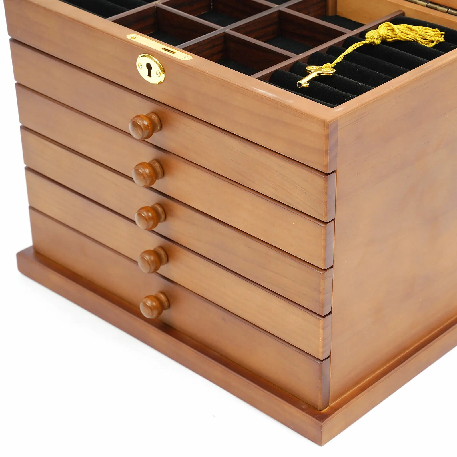 Boîte à bijoux en bois mise en valeur sur une coiffeuse