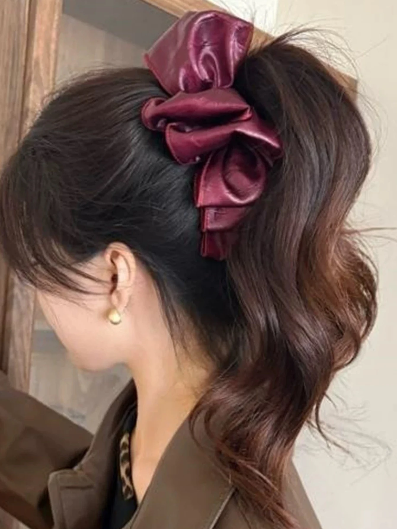 Haarklammern aus rotem Leder mit Schleife für Frauen, große Hai-Klammer, Kieferklammern für dickes Haar, rutschfest, modisches Winter-Schwarz-Haar-Accessoire – Detail 8