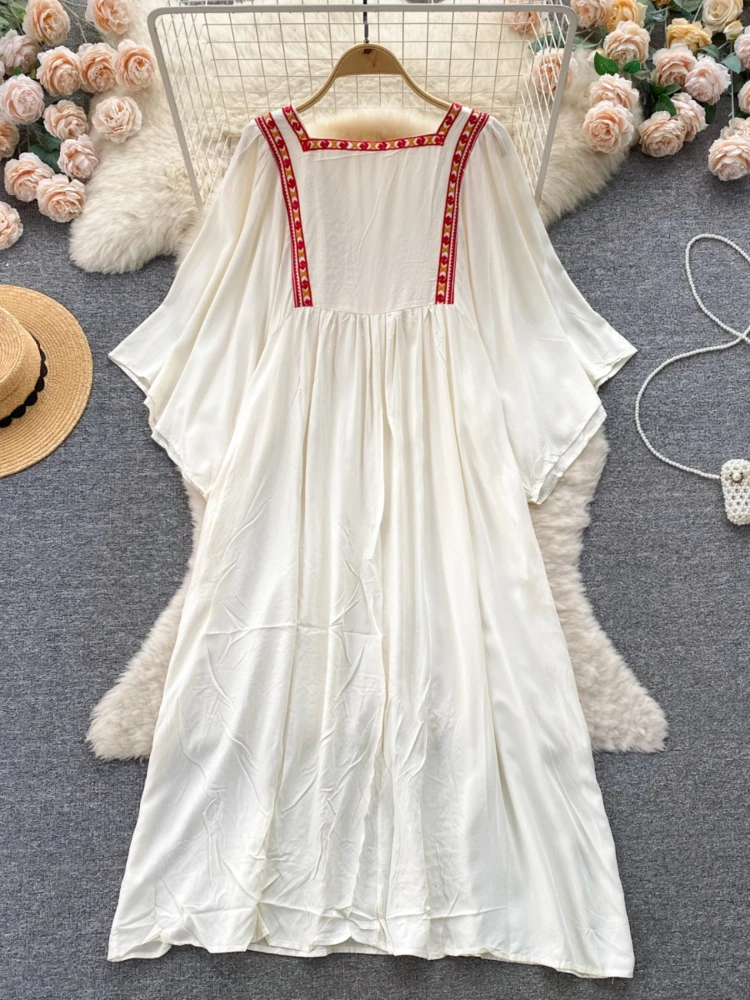 فستان طويل بتطريز تراثي ناعم – ألوان متعددة