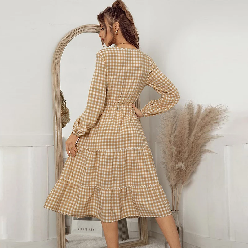 Рисунок 2 - Женское платье-миди в клетку