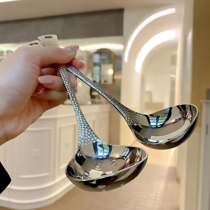 Stainless Steel Spoon Soup Spoon Stainless Steel Spoon Long Handle Leaky Spoon for Hot Pot Scoops Restaurant Eating Soup Scoops Kitchen Tableware Cooking Gadgets