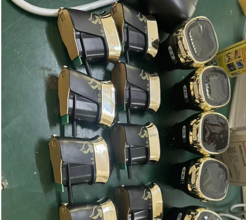 Demi-masque filtrant noir avec cartouche grise, idéal pour protection respiratoire professionnelle en atelier.