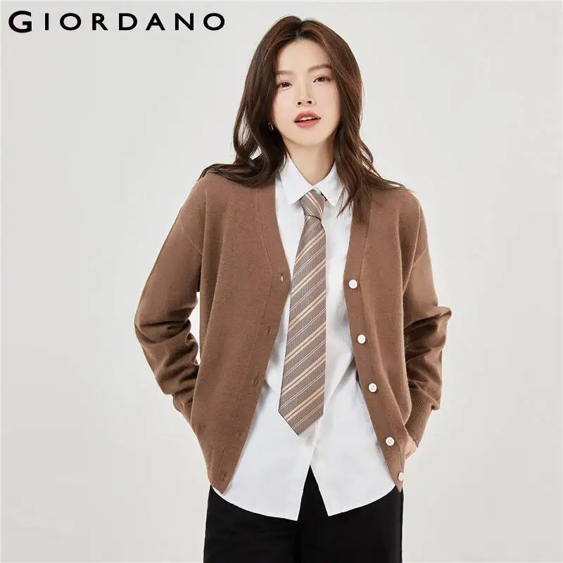 

GIORDANO Women Cardigans Ribbed V-Neck Chunky Cardigans Button Closure Warm Solid Color Fashion Casual Loose Cardigans 13353870