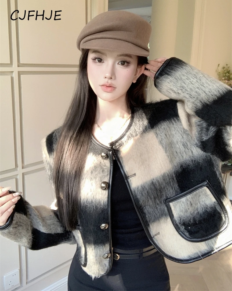 

CJFHJE Plaid Black Autumn Winter Round Neck Short Woolen Coats Women High Street Pockets Wool Jackets Female All-match Outerwear