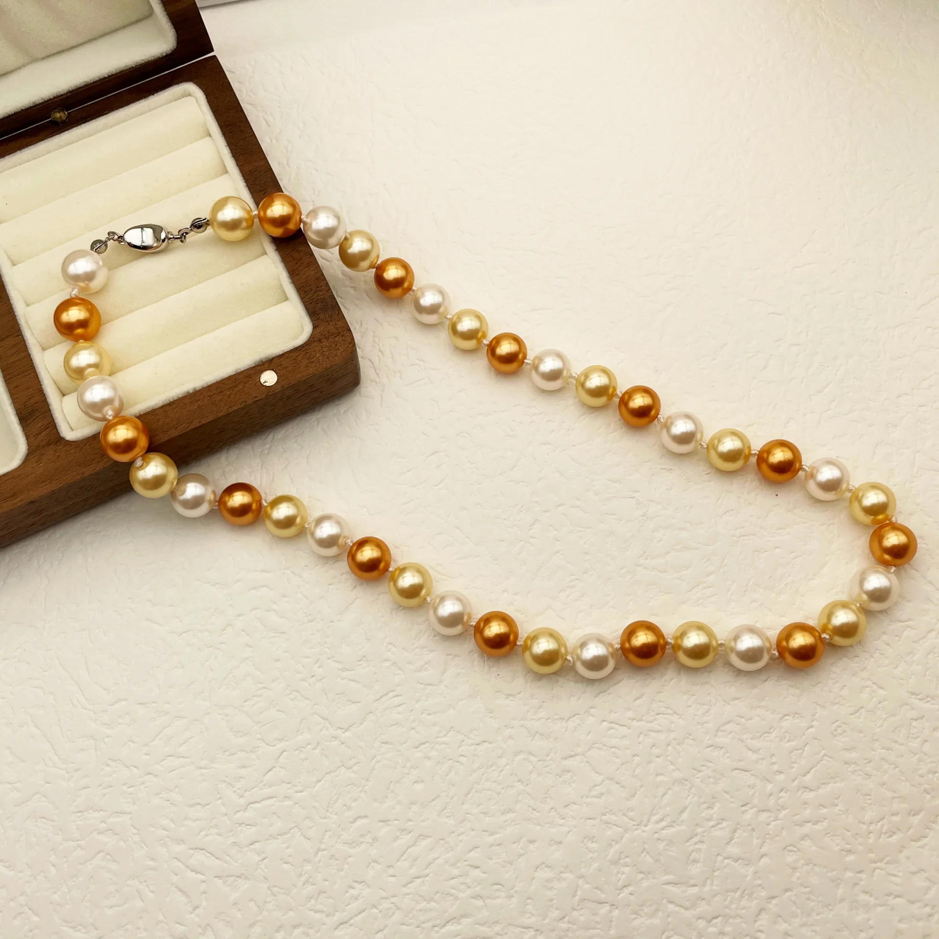

European and American round bright pearl necklace