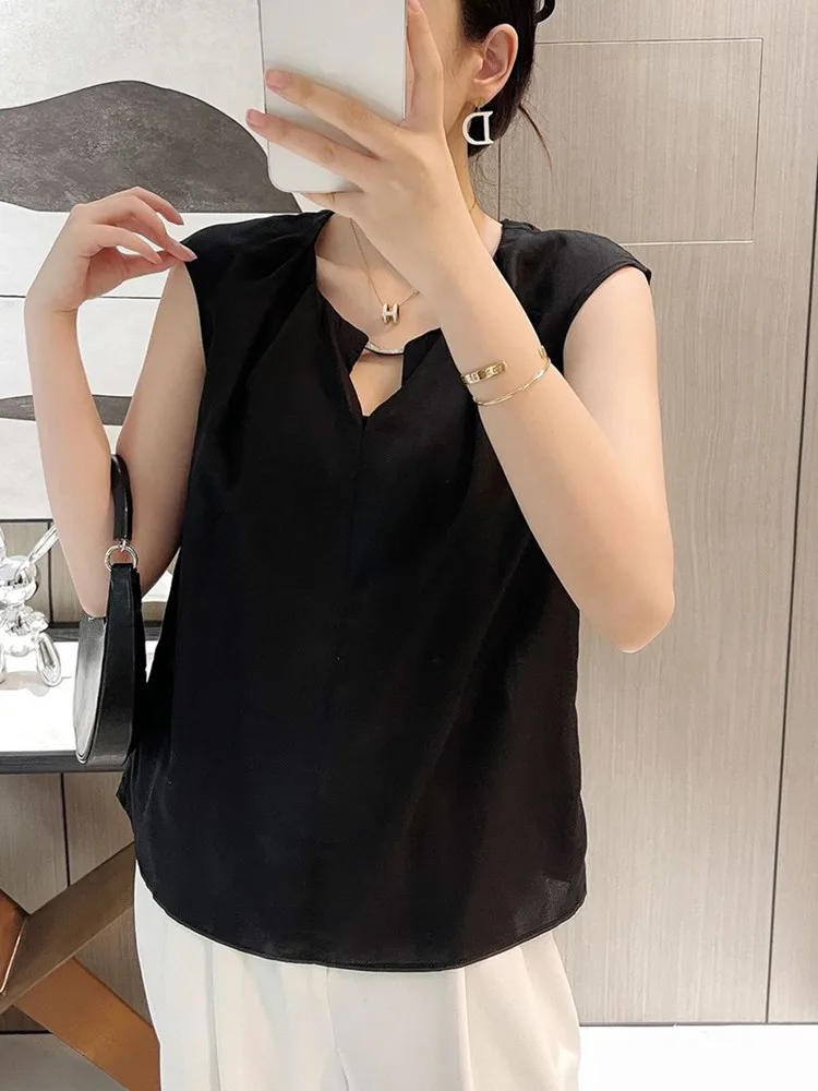 

Women Beading Chain Decoration Sleeveless Blouse Loose 2 Colors V-Neck Temperament 2023 Summer Female Shirt