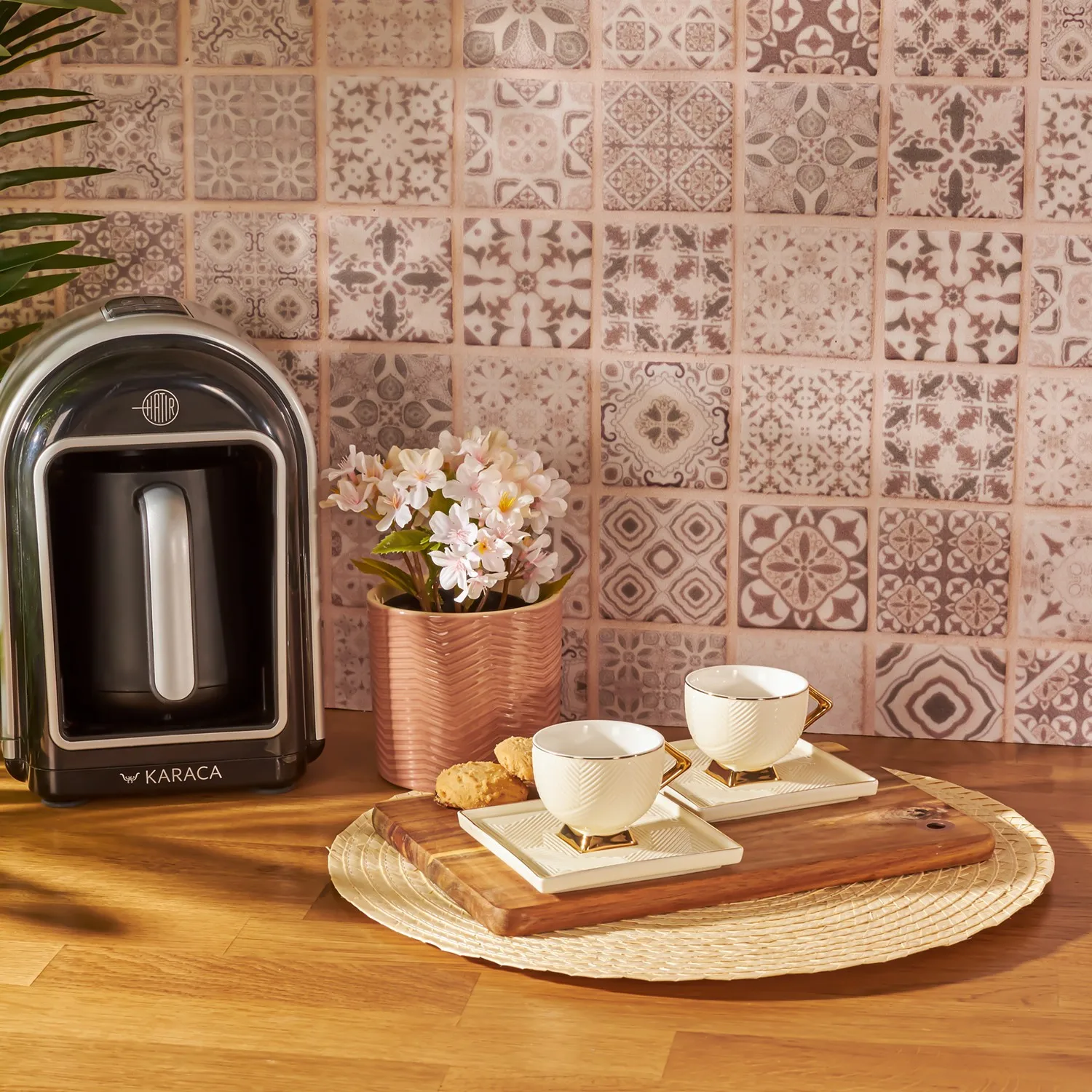 

Karaca Art Deco Cream 2 Personality Coffee cup Pad Geometric Shapes Is Streamlined Design Aesthetic White Gold Mix