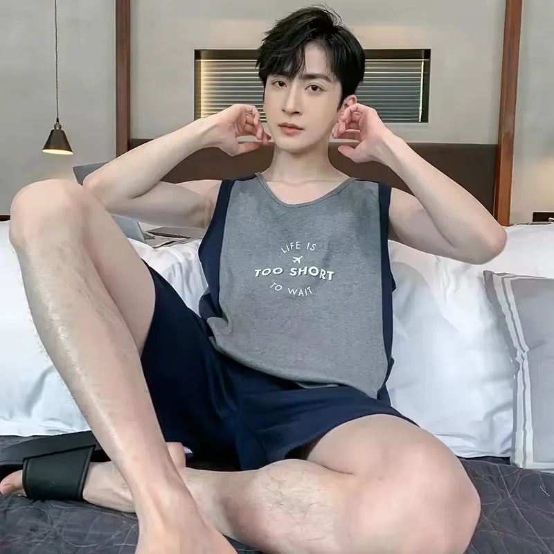 여름 패션 파자마 세트 남성 반바지 체크무늬 하의 민소매 조끼 투피스 남성 나이트웨어 스포티 자수 배지 멋진 파자마