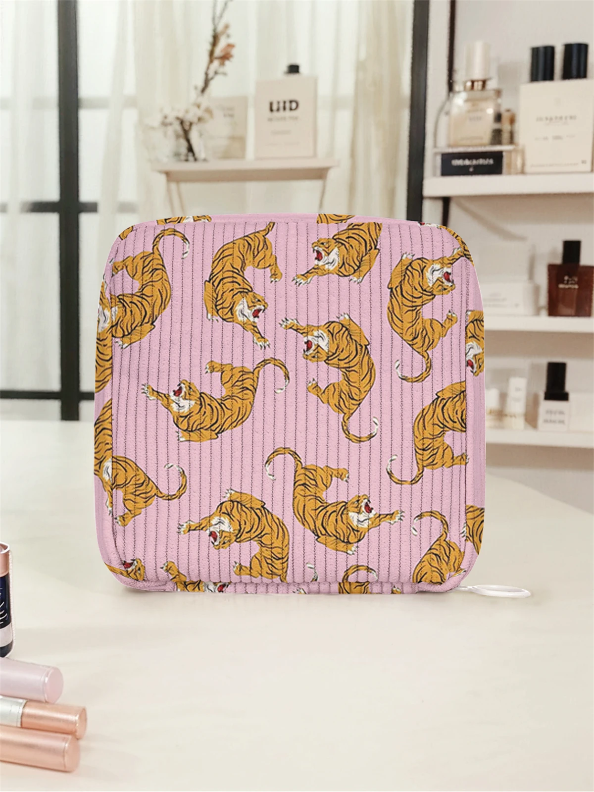Tiger pattern printed sanitary napkin storage bag, women's lightweight tissue bag, sanitary tissue bag